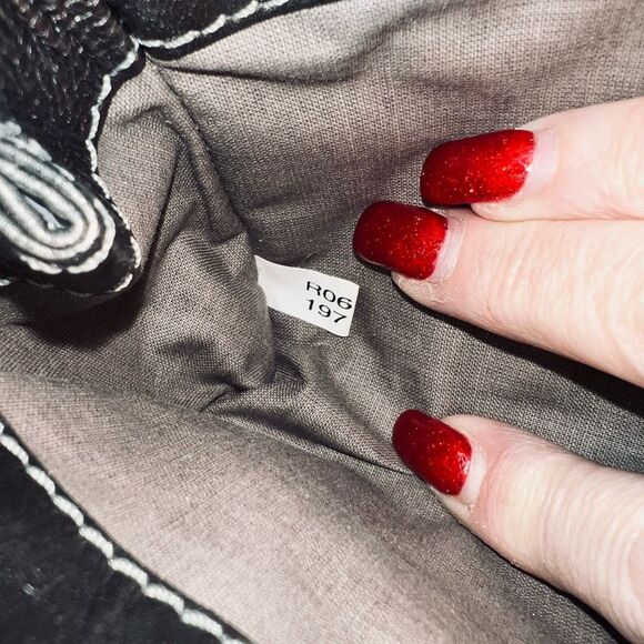 Marc Jacobs Made in Italy Metallic Quilted Leather Faux Lock Front Wristlet - Picture 11 of 14